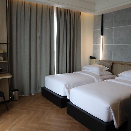 Gaia Hotel Тернате Экстерьер фото