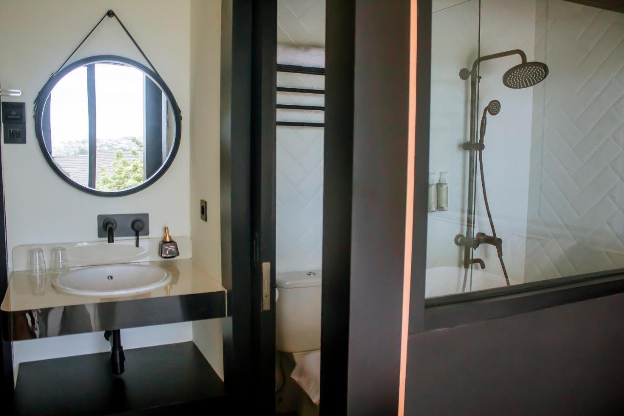 Gaia Hotel Тернате Экстерьер фото