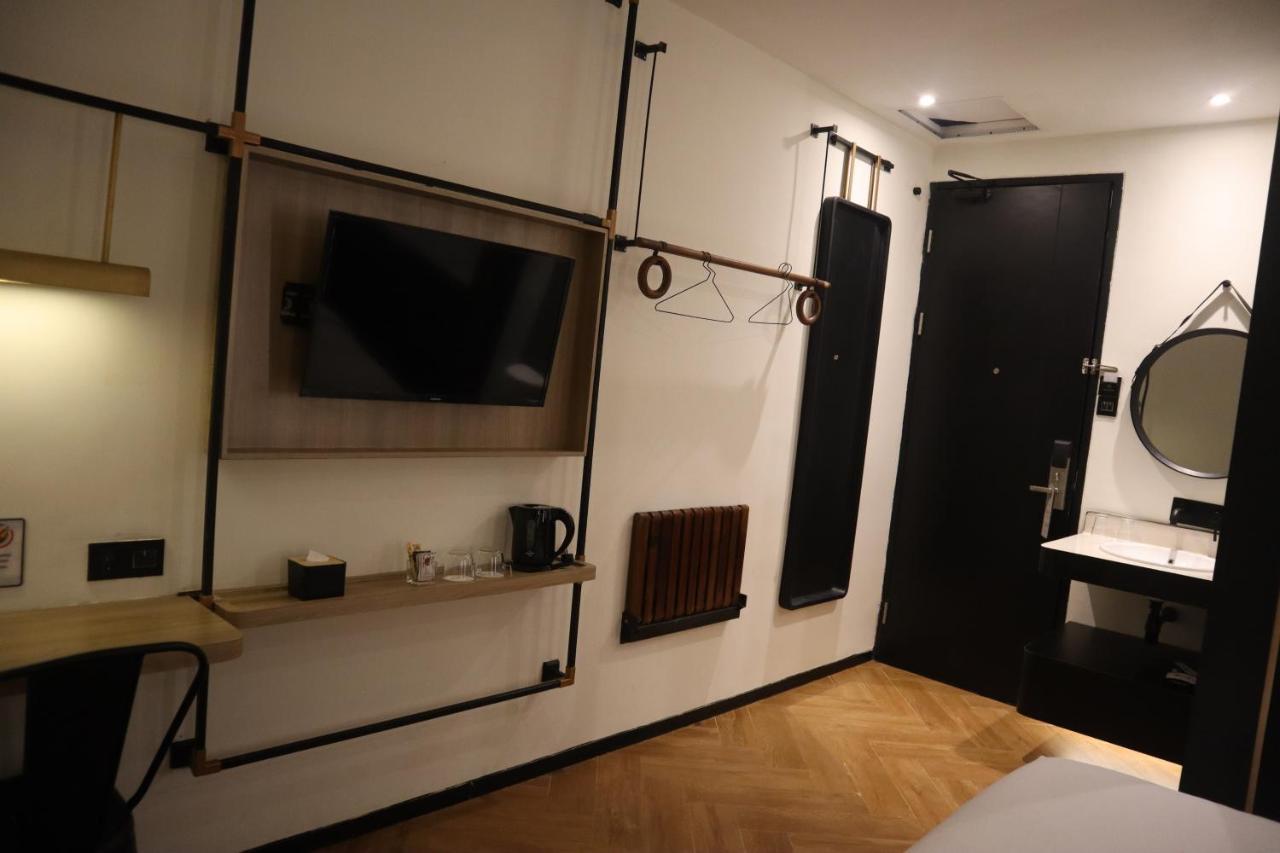 Gaia Hotel Тернате Экстерьер фото